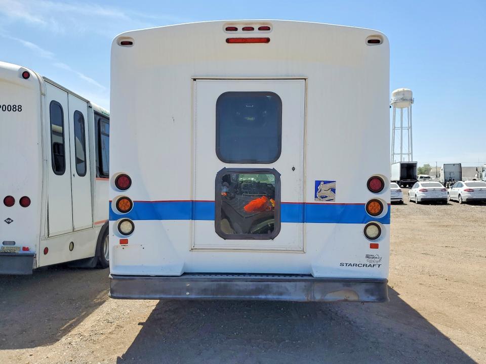 2017 Ford Econoline E450 Super Duty Cutaway Van