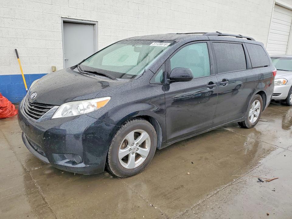 2016 Toyota Sienna le