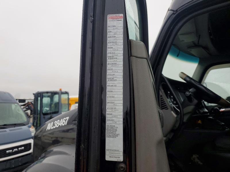 2017 Kenworth T680 Semi Truck