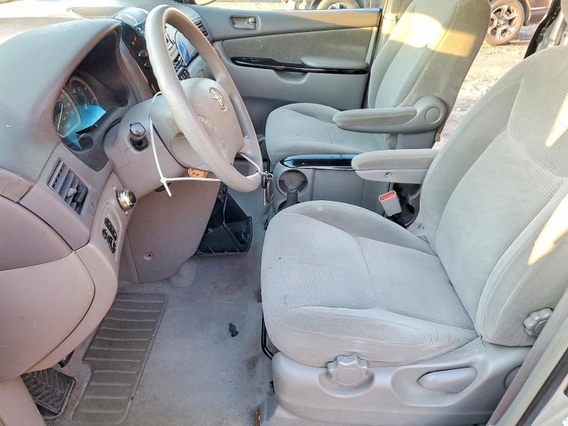 2004 Toyota Sienna le 7 Passenger