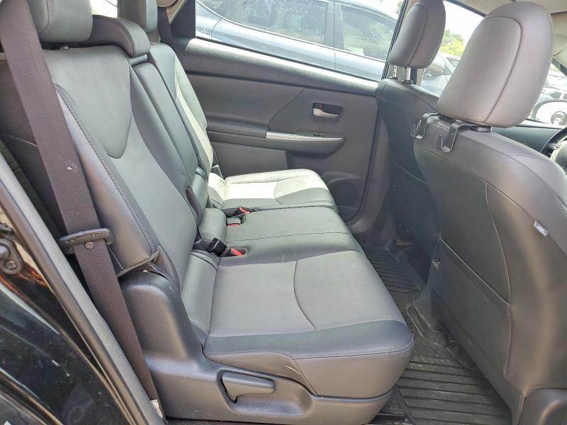 2014 Toyota Prius v Five
