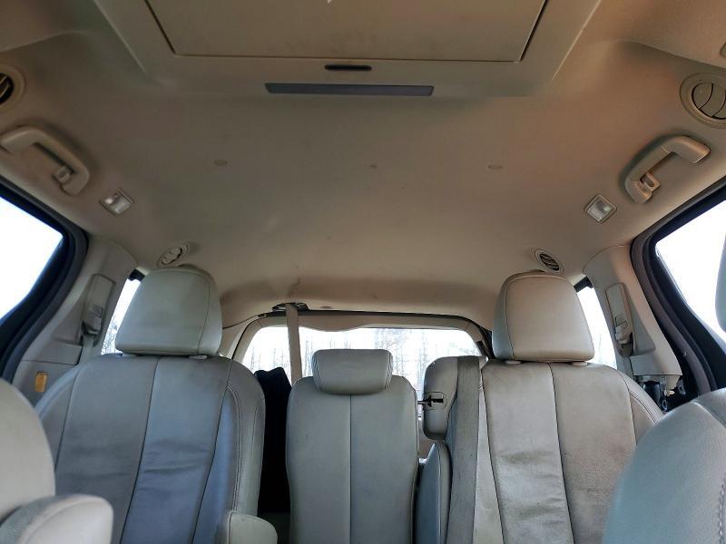 2013 Toyota Sienna xle 8-passenger