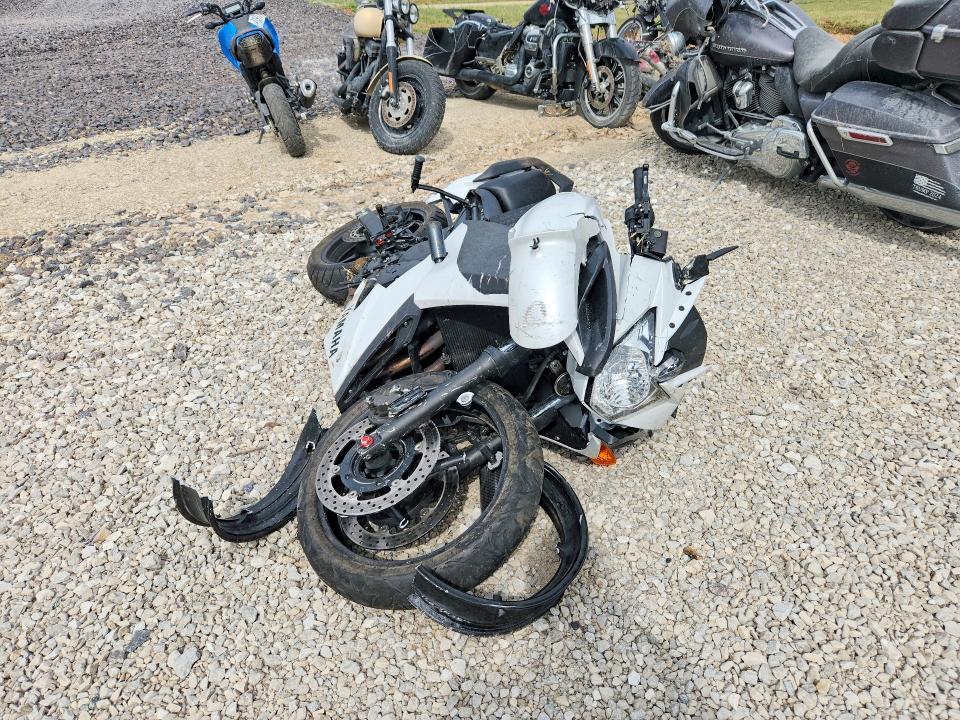 2009 Yama FZ6R
