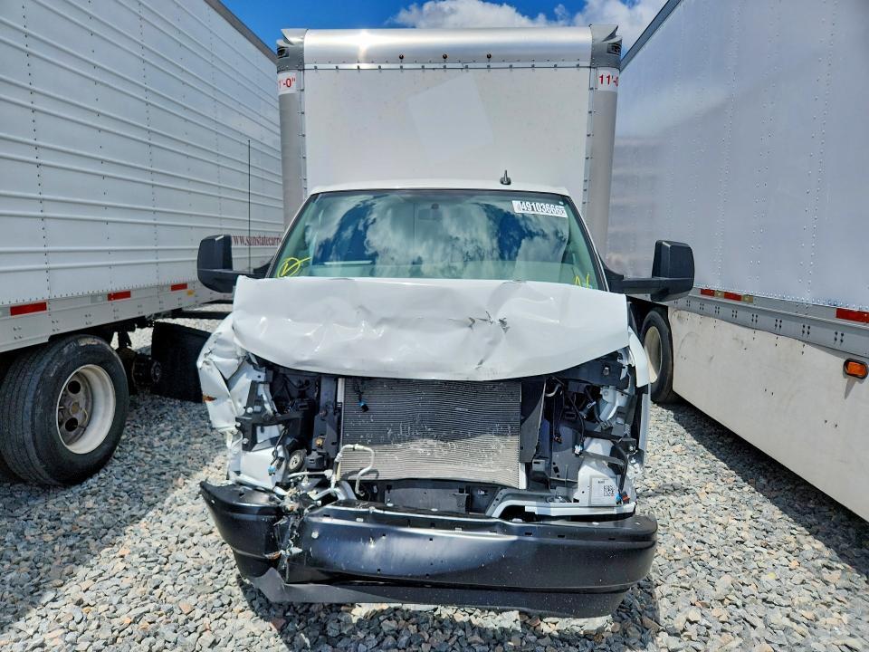 2025 Chevrolet Express BOX Truck