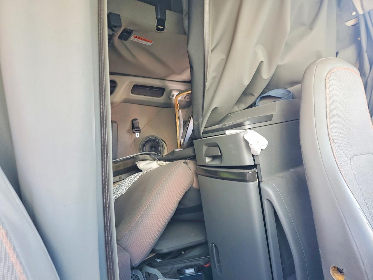 2022 Volvo VNL Semi Truck