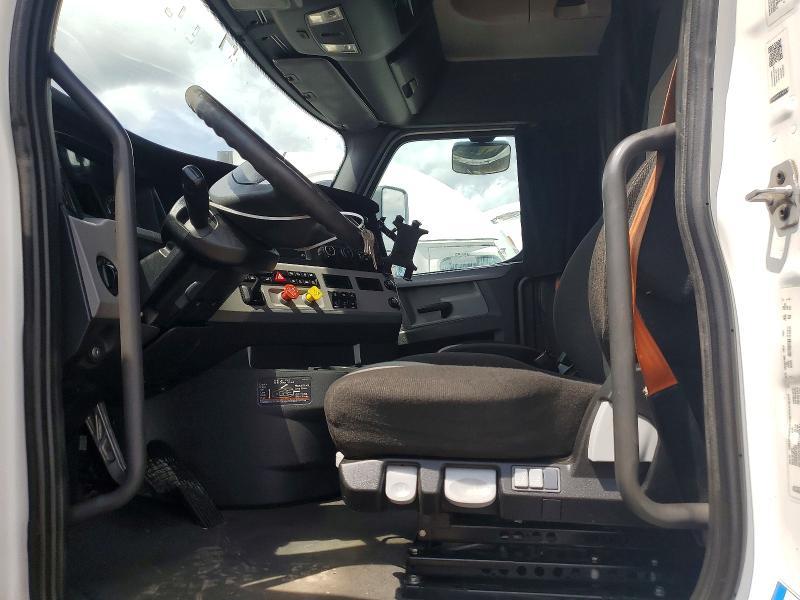 2022 Freigliner 2022 Freightliner Cascadia 126 Semi Truck