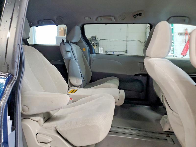 2011 Toyota Sienna le