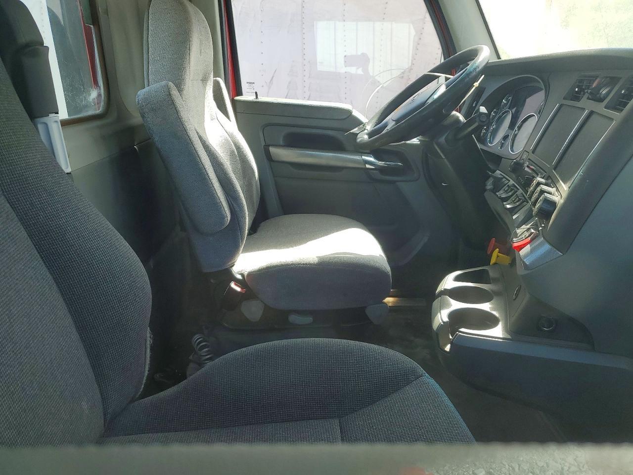 2019 Kenworth T680 Semi Truck