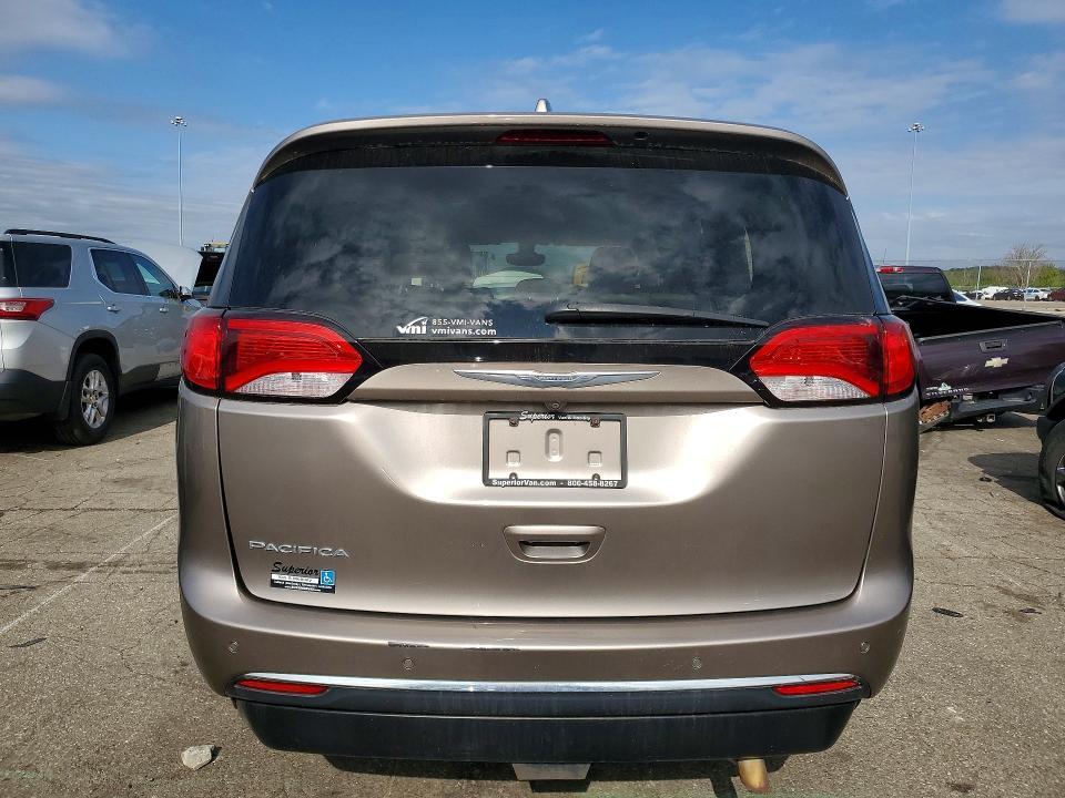 2017 Chrysler Pacifica Touring l