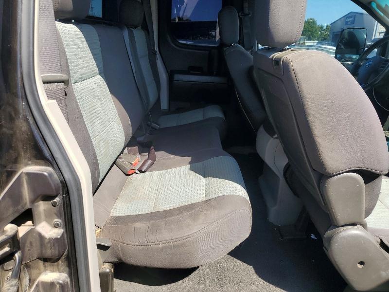 2004 Nissan Titan XE