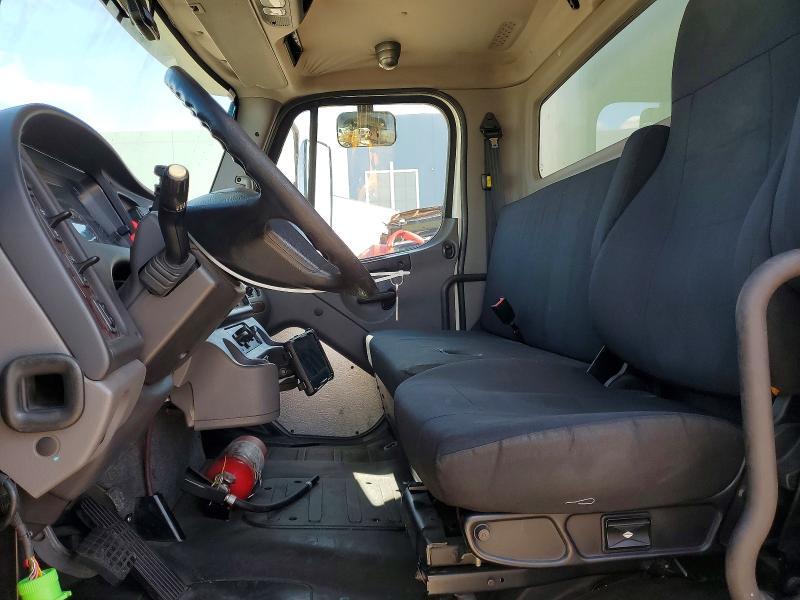 2019 Freigliner 2019 Freightliner Business Class M2 BOX Truck