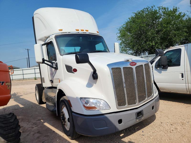 2017 Peterbilt 579 Semi Truck