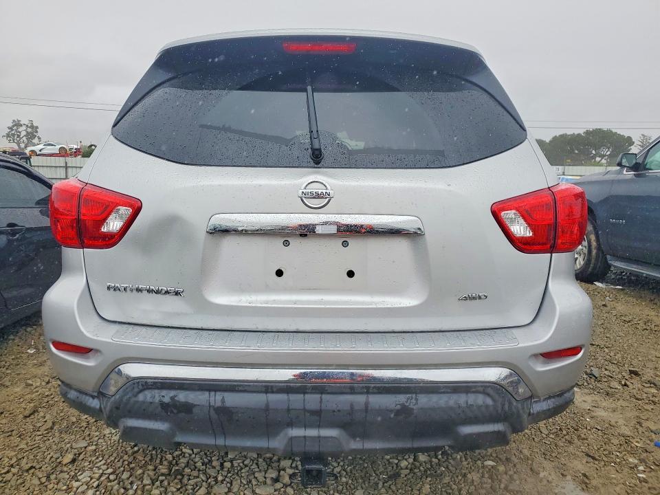 2017 Nissan Pathfinder s