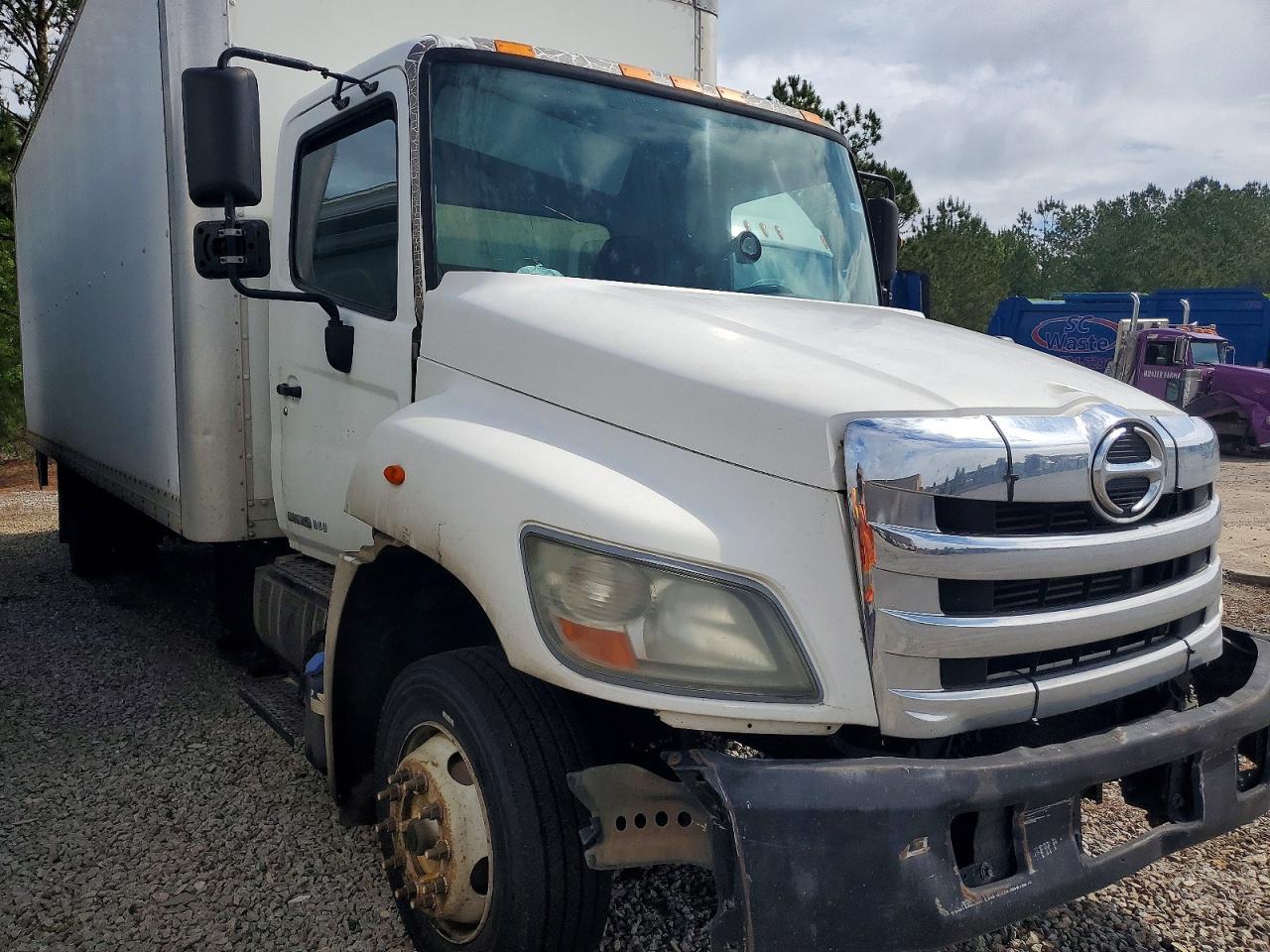 2011 Hino 258/268 BOX Truck