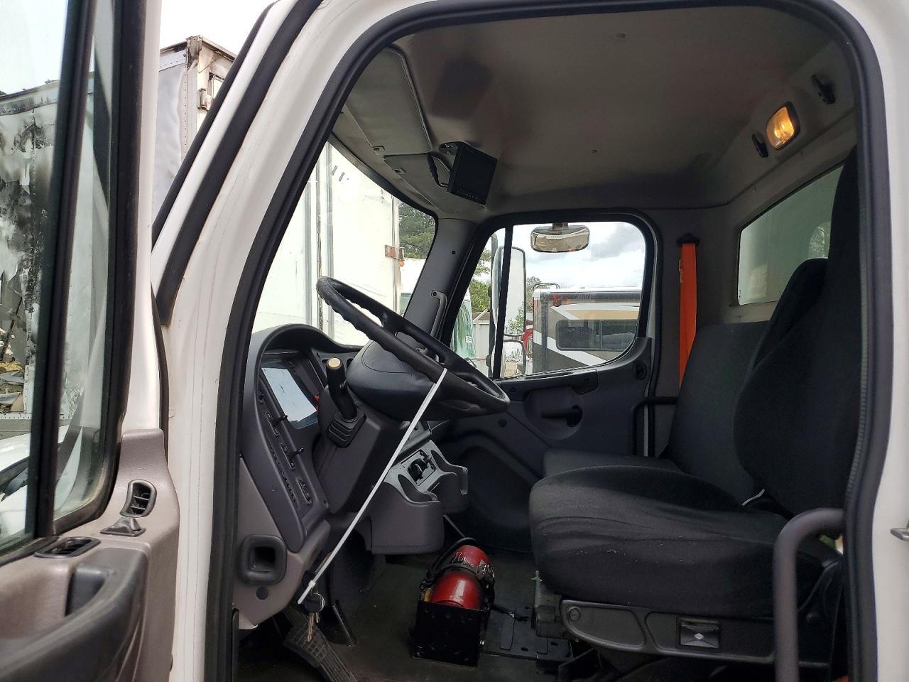 2016 Freightliner Business Class M2 BOX Truck