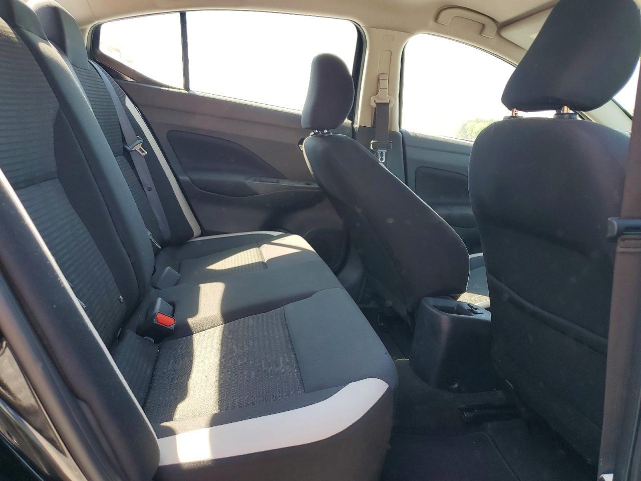 2022 Nissan Versa sv