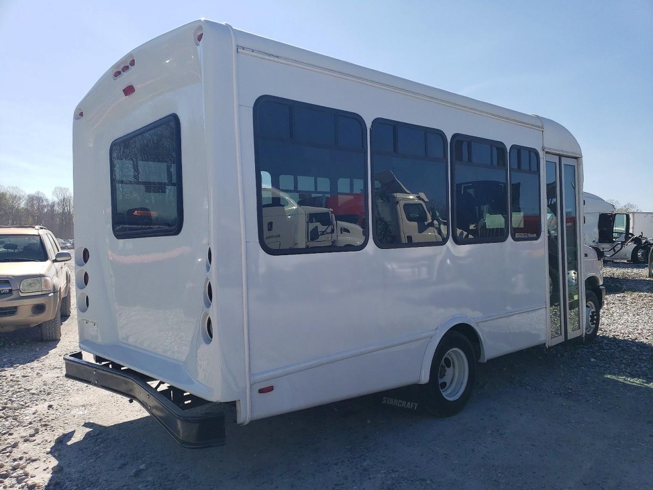 2015 Ford Econoline E350 Super Duty Cutaway Van