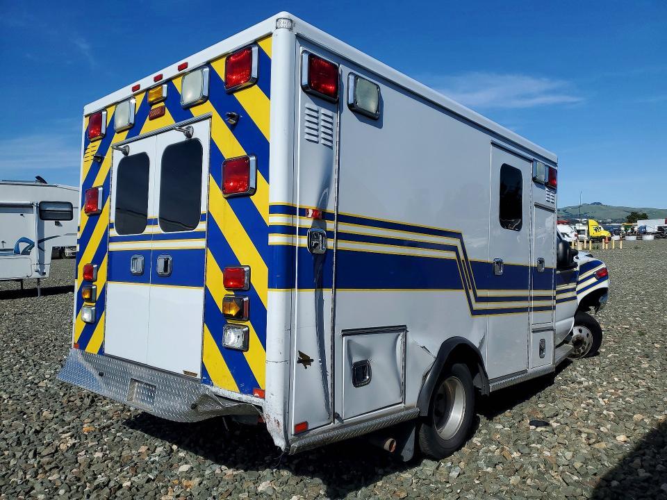 2017 Ford Econoline E350 Super Duty Cutaway Van