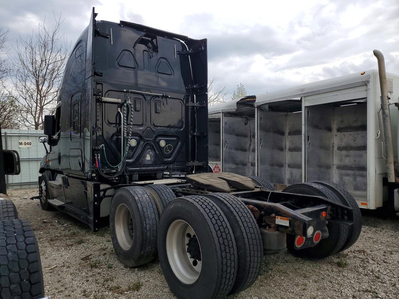 2017 Freigliner 2017 Freightliner Cascadia 125 Semi Truck