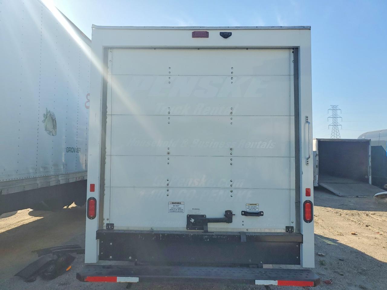 2022 GMC Savana BOX Truck