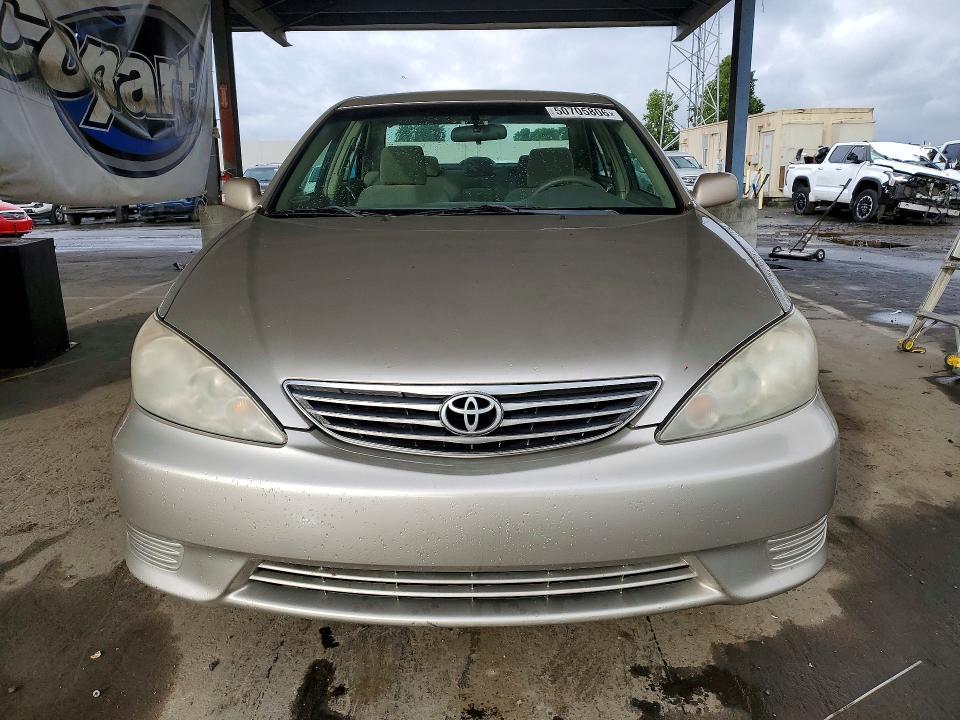 2005 Toyota Camry le