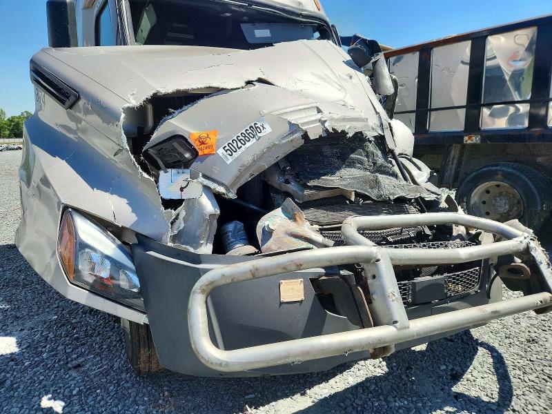 2019 Freightliner Cascadia 126 Semi Truck