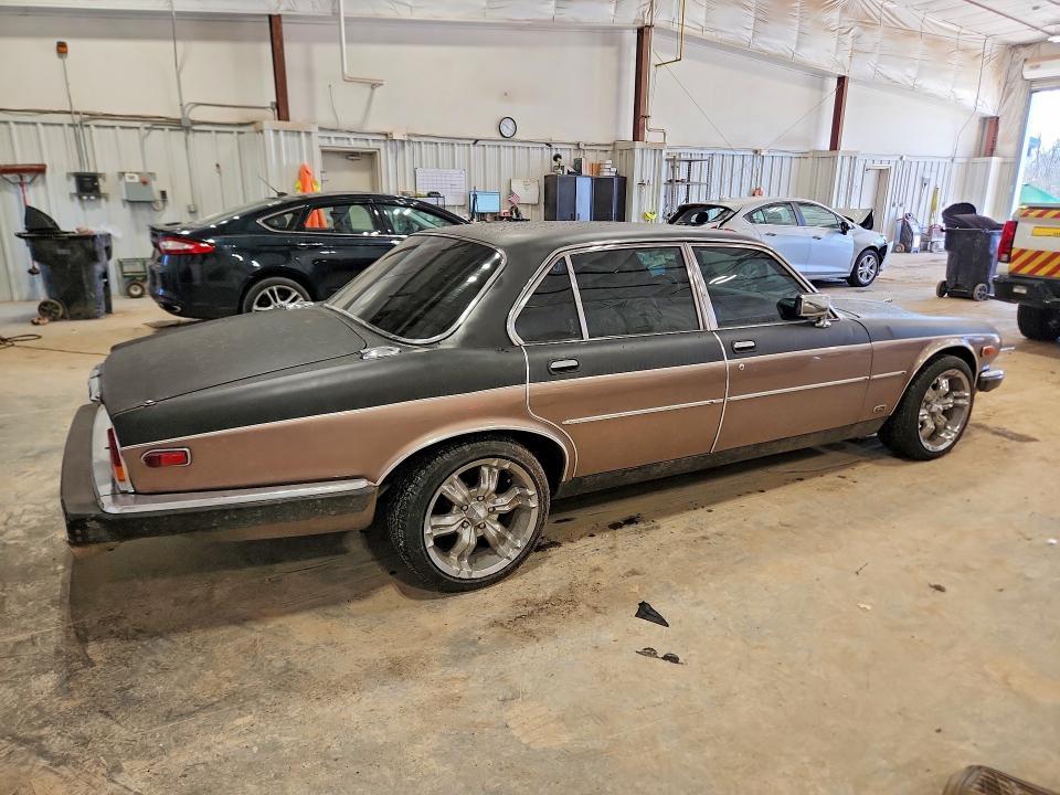 1985 Jaguar XJ6 Vanden Plas