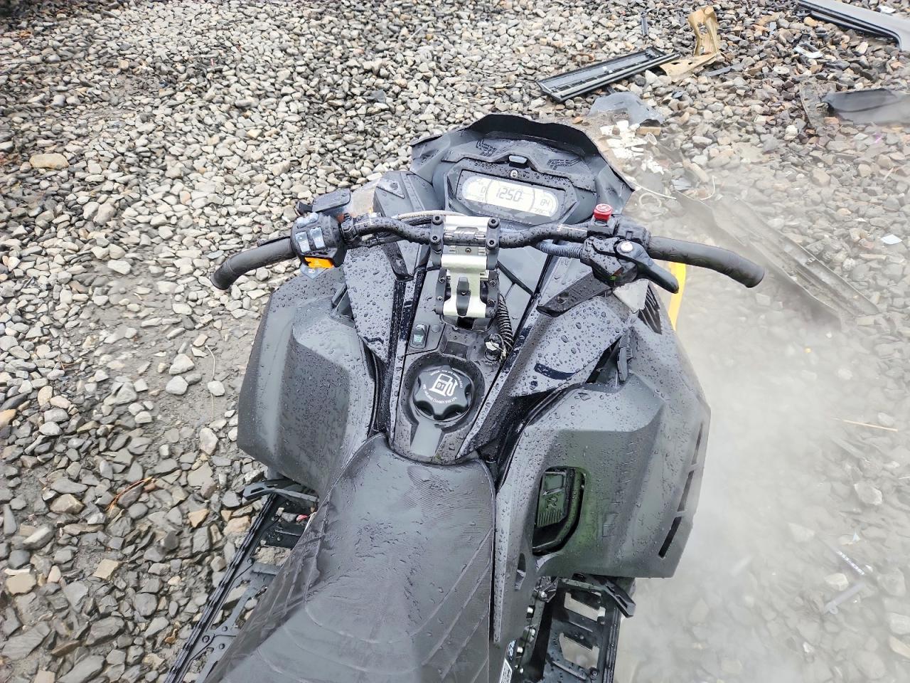 2021 Skidoo Snowmobile