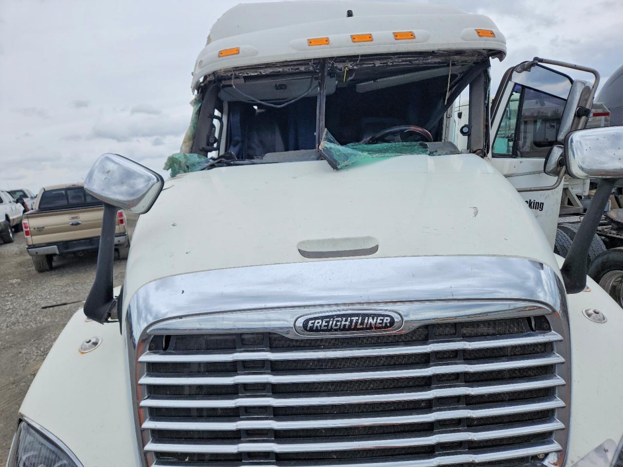 2005 Freightliner Columbia 120 Semi Truck