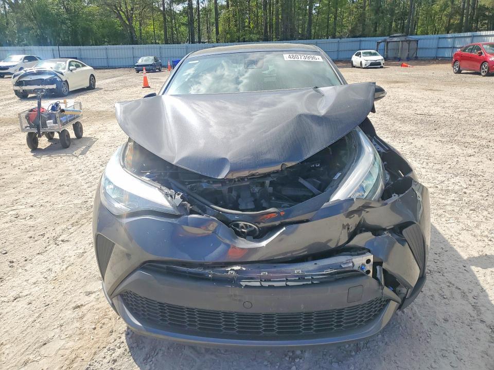 2022 Toyota C-hr xle