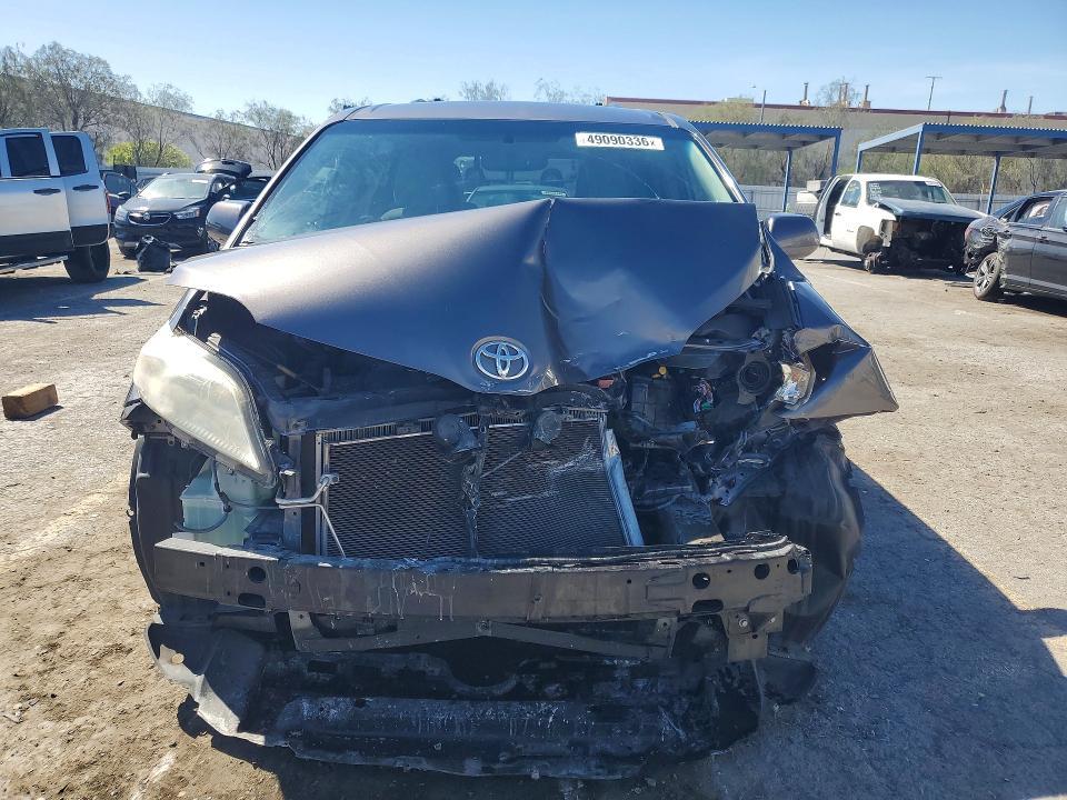 2015 Toyota Sienna le 8-passenger