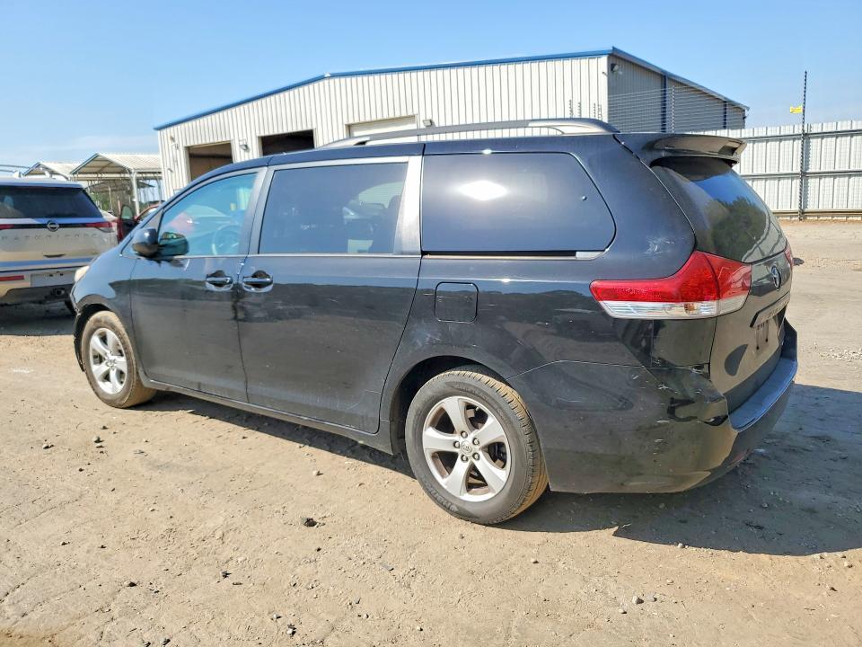 2013 Toyota Sienna le 8-passenger