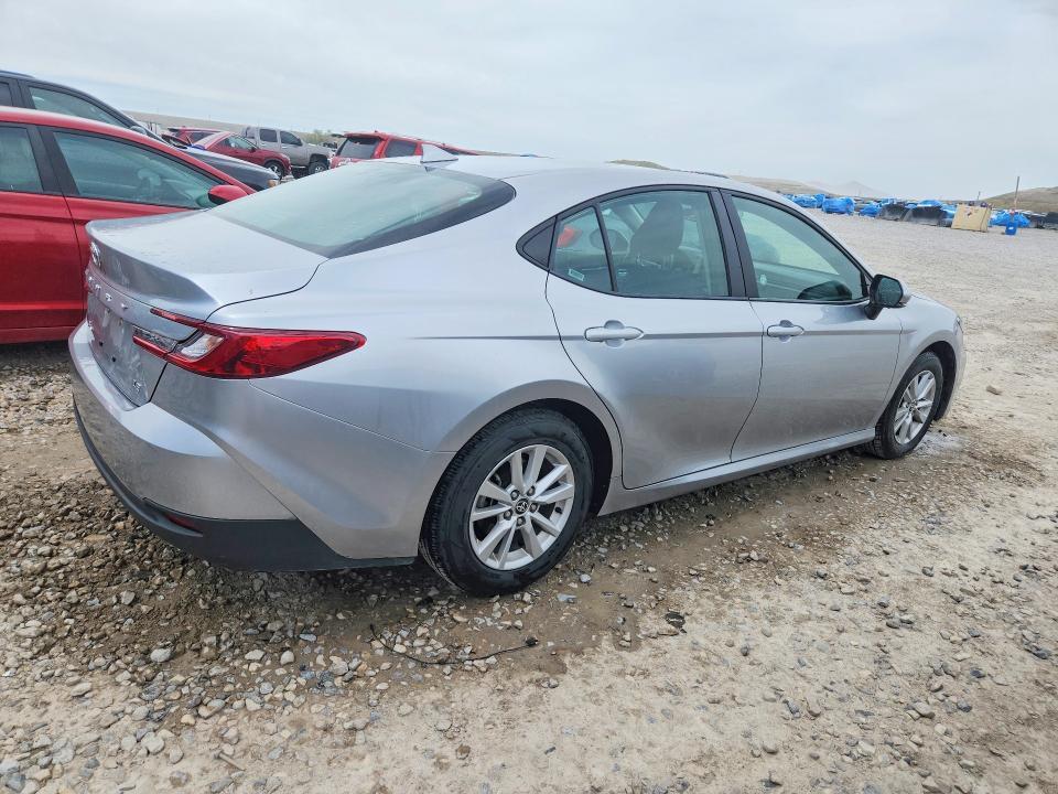 2025 Toyota Camry le