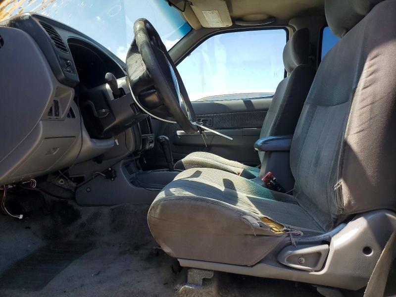 2000 Nissan Frontier xe