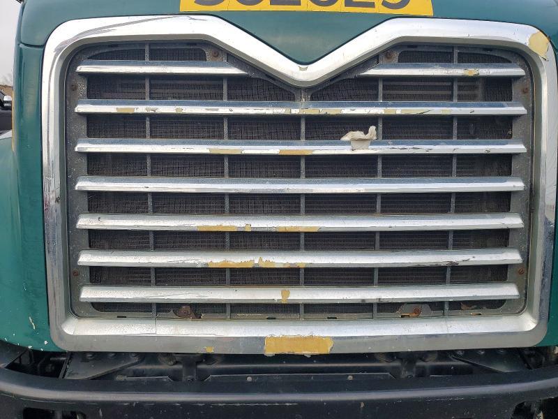 2017 Mack CXU612 Semi Truck