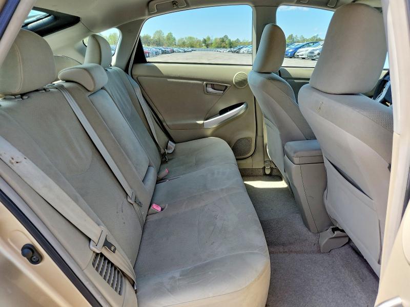 2010 Toyota Prius iii