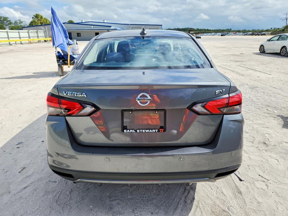 2021 Nissan Versa sv