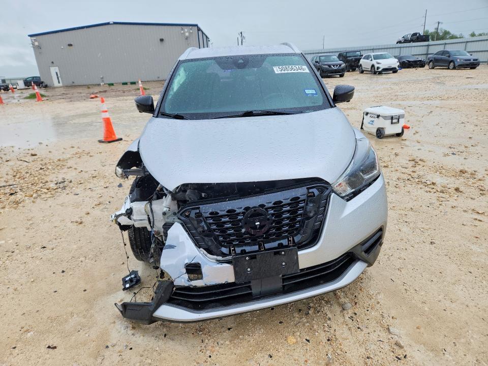 2020 Nissan Kicks sr