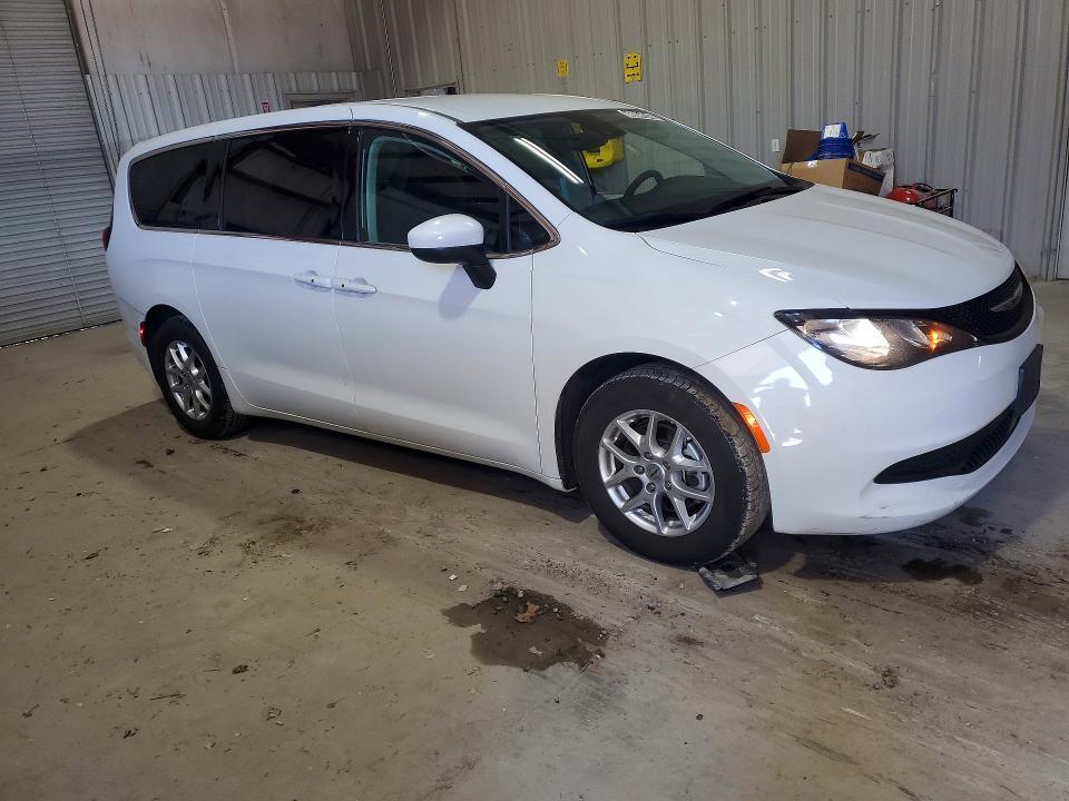 2023 Chrysler Voyager lx
