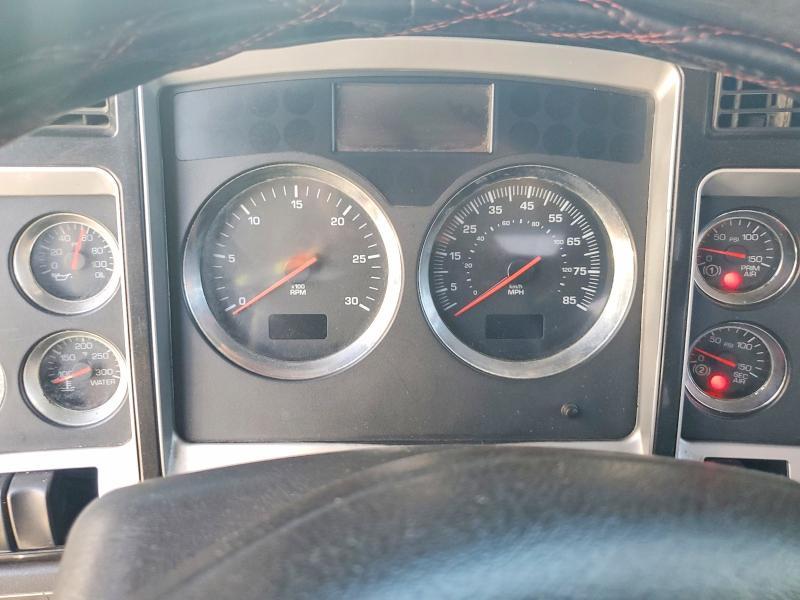 2009 Kenworth T880 Semi Truck