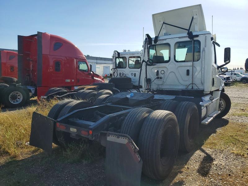 2019 Freightliner Cascadia 1-semi Truck