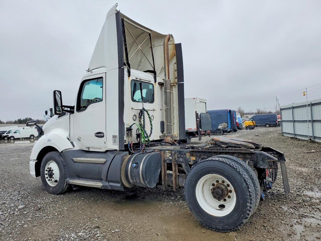 2017 Kenworth Construction T680