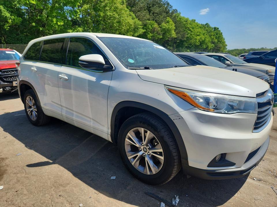2016 Toyota Highlander le Plus