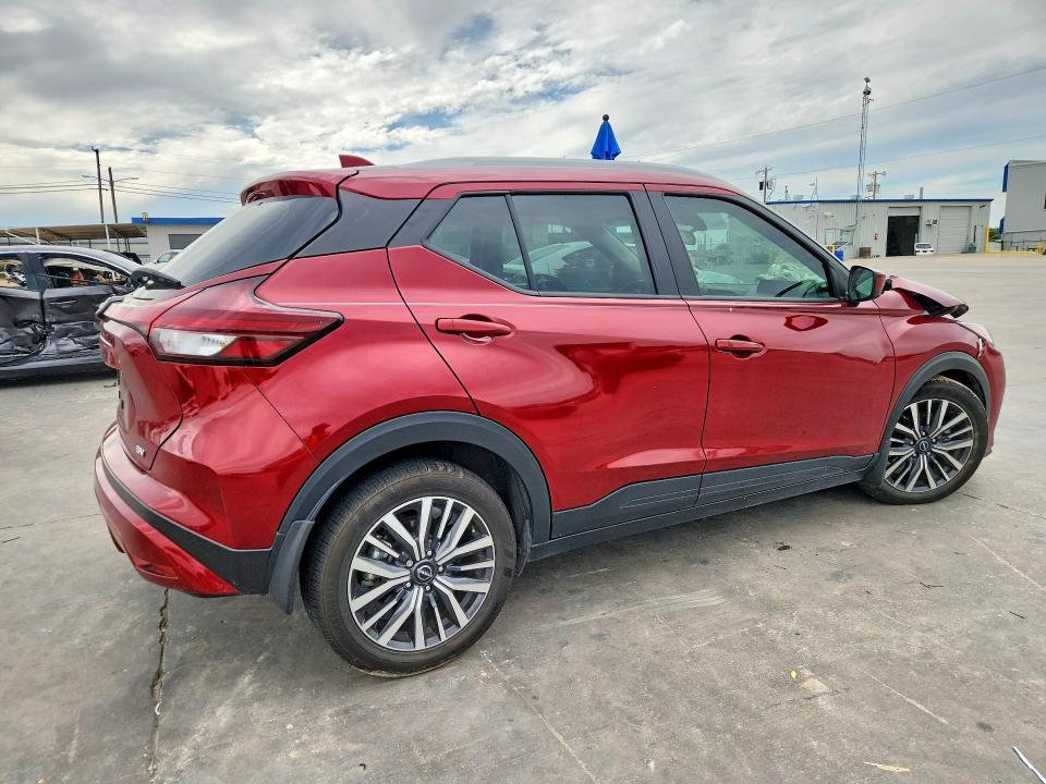2023 Nissan Kicks sv