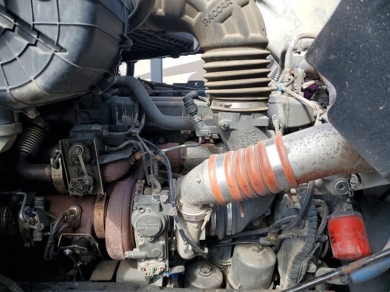 2014 Kenworth T680 Semi Truck