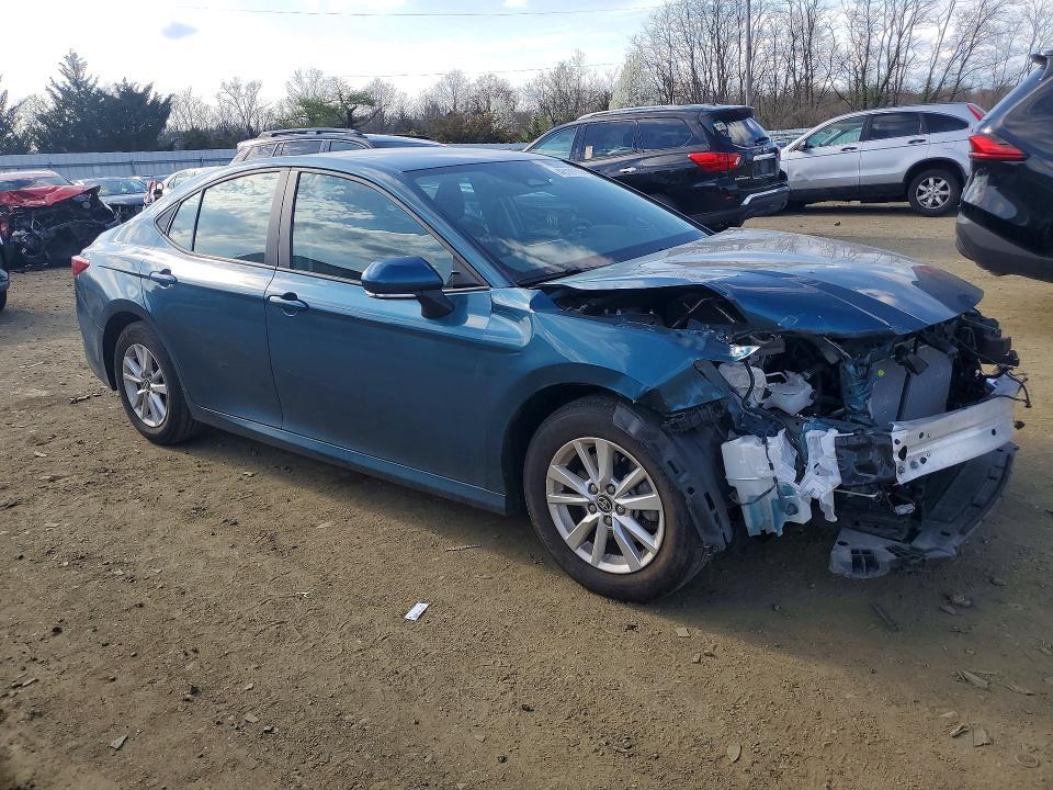 2025 Toyota Camry le