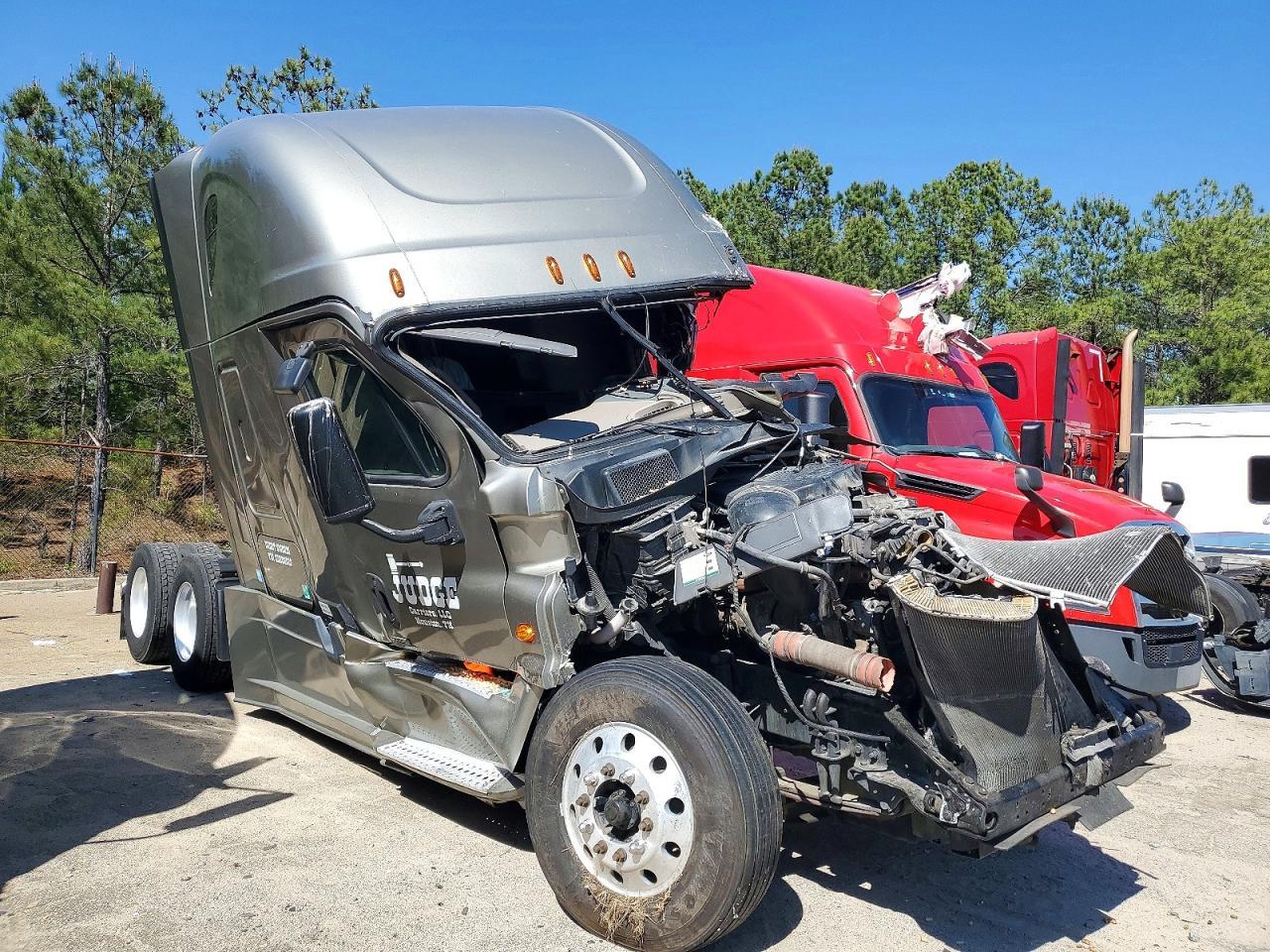 2016 Freightliner Cascadia 125