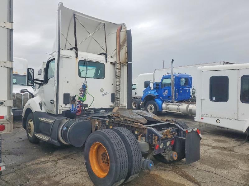 2016 Kenworth T680 Semi Truck