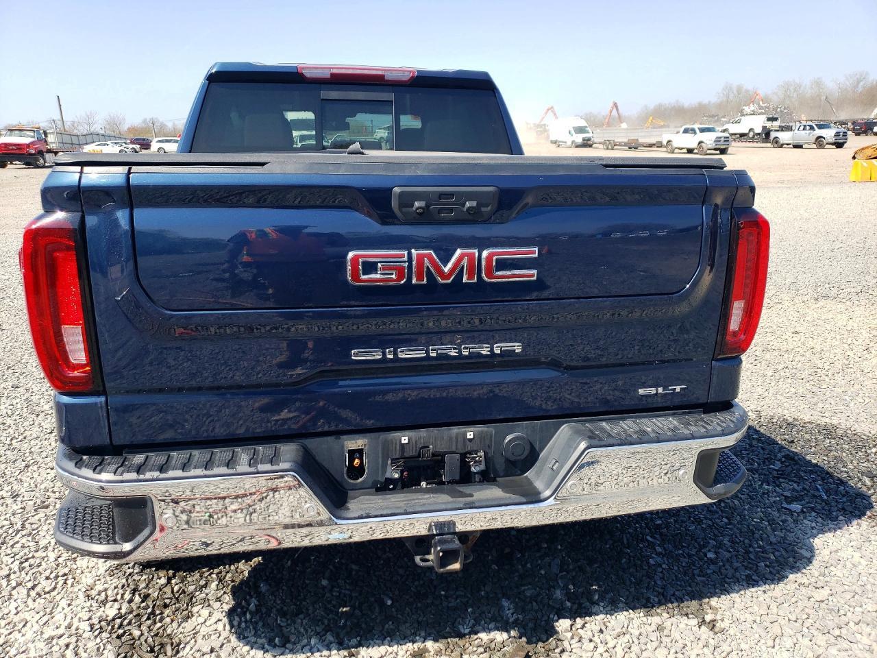 2022 GMC Sierra K1500 SLT