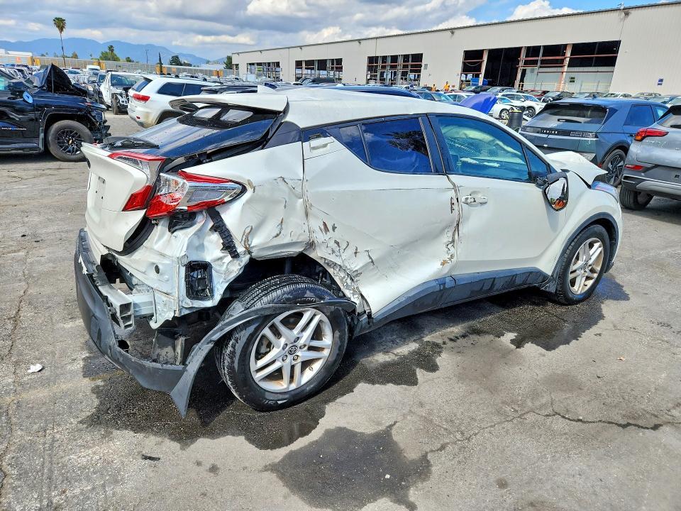 2021 Toyota C-hr le